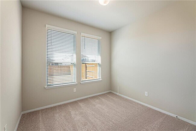 Building Photo - 220 Trailside Ln