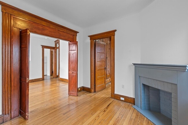 Building Photo - 201 19th St