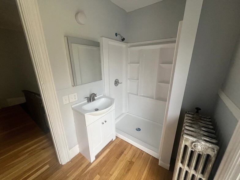 Building Photo - 413 Hammond St