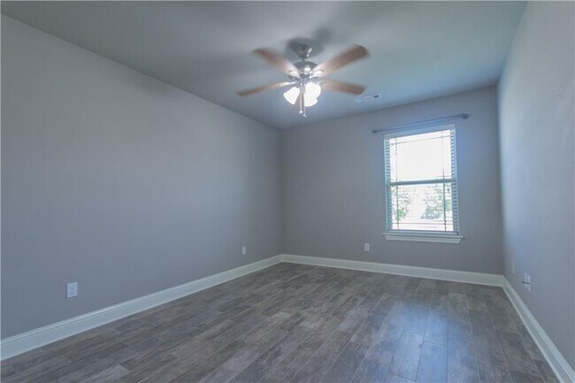 Building Photo - 3411 SW Gibson Ave