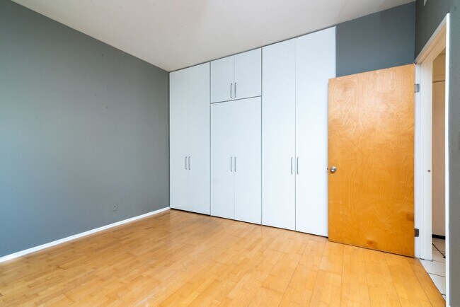 Building Photo - Prime Venice 1Bed/1Bath Condo! Don't Miss Out!