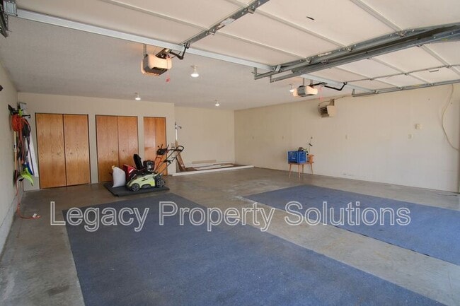 Building Photo - 609 N 13th St