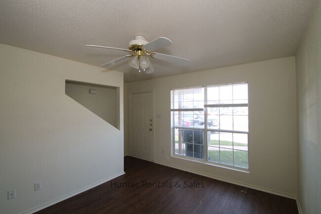 Building Photo - Top Notch living!
