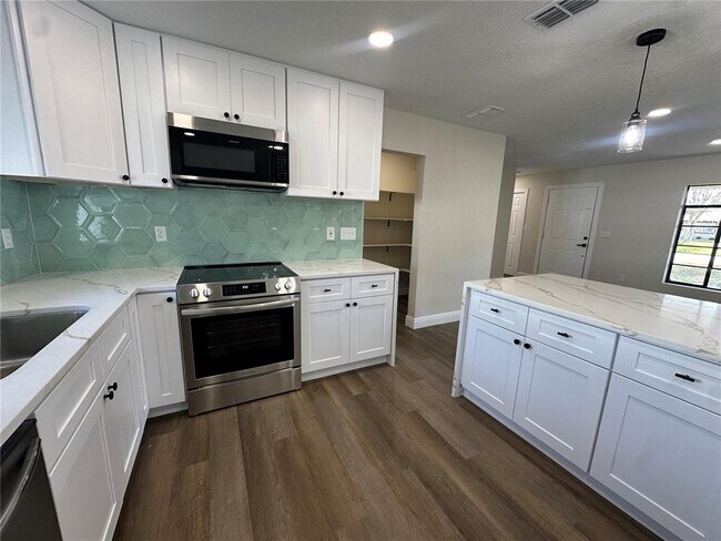 Building Photo - 1611 Canal Ct