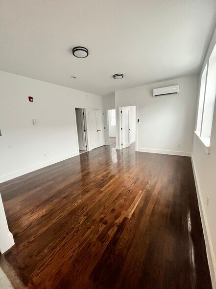 Building Photo - 664 Ocean Ave
