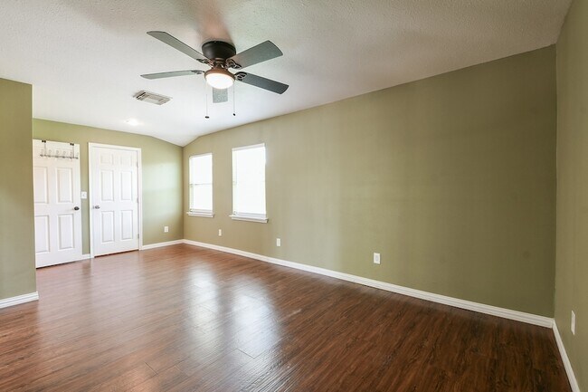 Building Photo - 9502 FM 1462 Rd