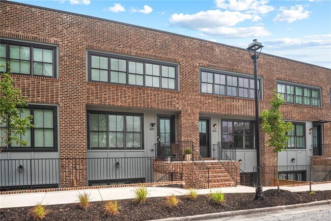 Building Photo - 585 King Arnold St
