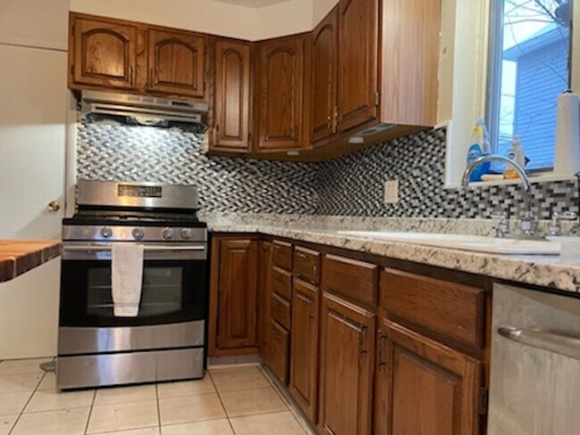 Building Photo - 1249 Vestal Ave