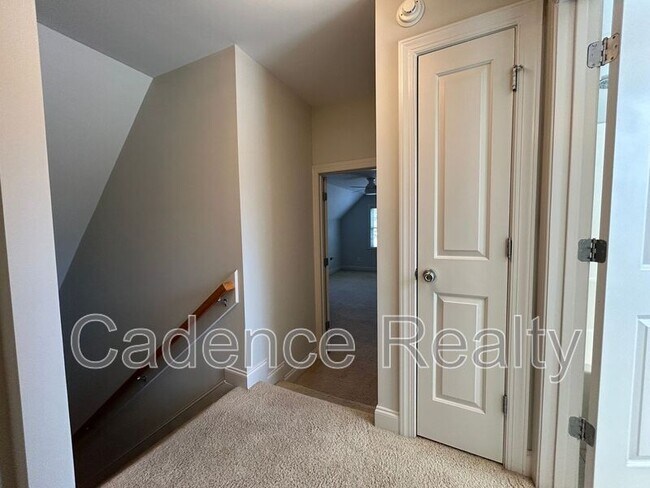 Building Photo - 814 Lambrook Dr