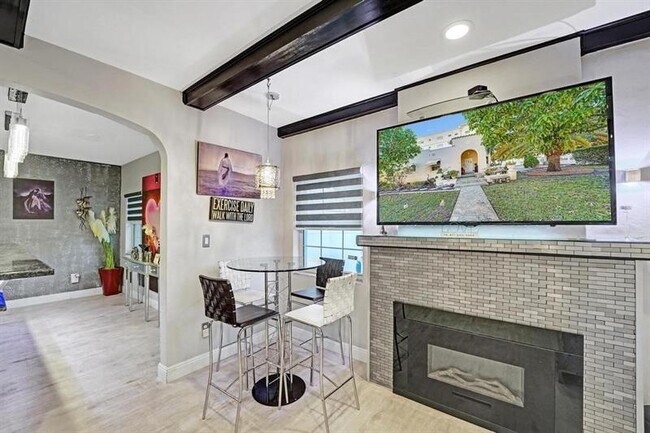 Building Photo - 2000 Jackson St