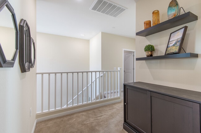 Building Photo - 737 E Beauchamp Dr