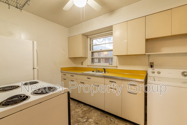 Building Photo - 430 N Graham St