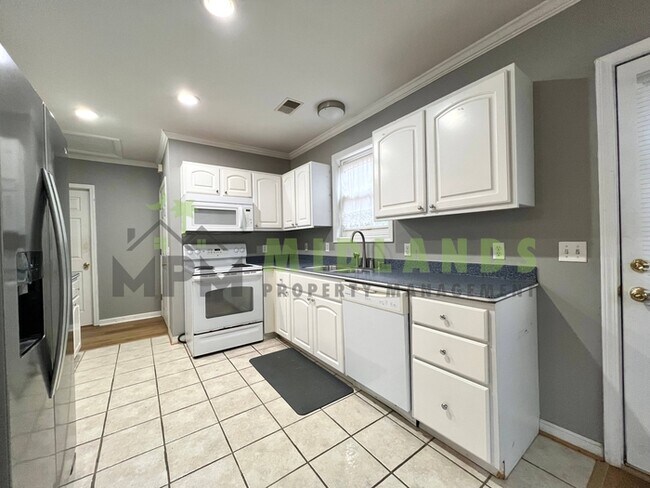 Building Photo - 3425 Manor Ave