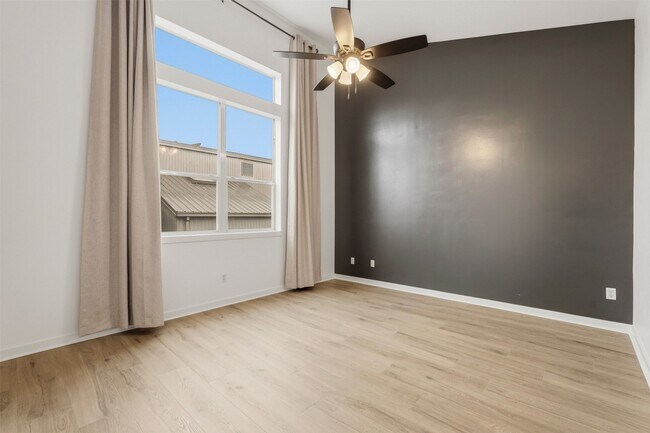 Building Photo - 6121 Gehring St