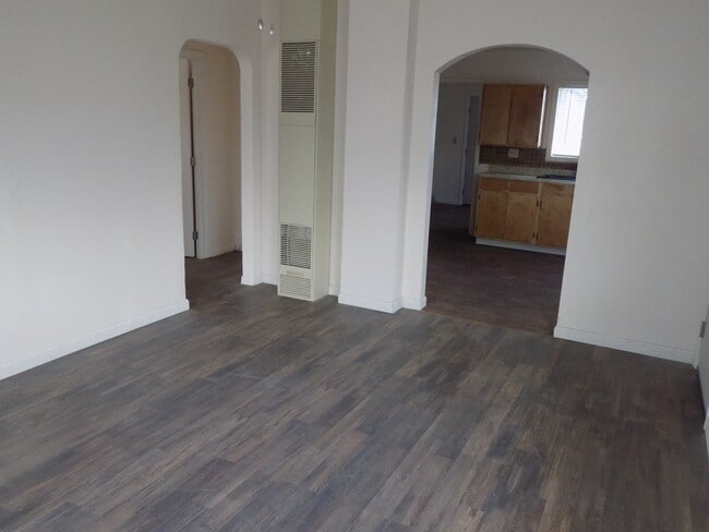 Building Photo - 1865 Hope St