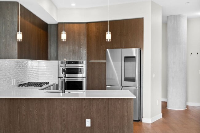 Building Photo - 6th Floor 1BD, 1.5BA Condo at the Lakehouse off Sloan's Lake