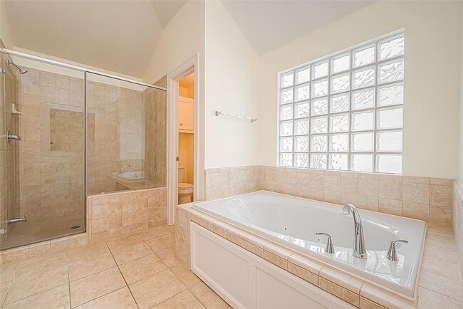 Building Photo - 3722 Main Poplar Dr