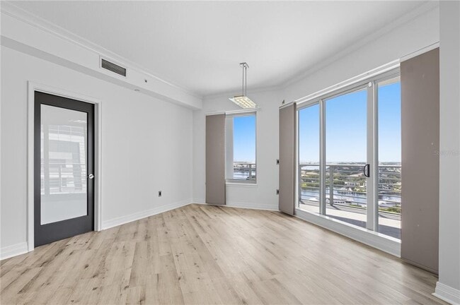 Building Photo - 449 S 12th St
