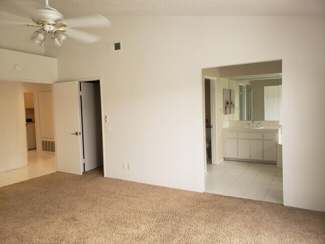 Building Photo - 136 Desert Falls Dr E