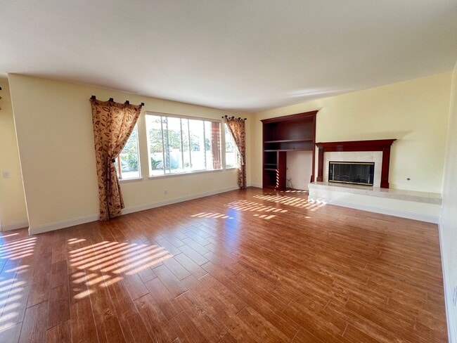 Building Photo - Room for Everyone: Meticulously Maintained 5-Bedroom Estate