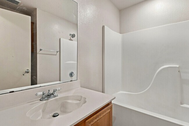 Building Photo - 616 Mustang Ct