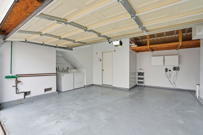 Building Photo - 3 Bd, 2/5 Ba Scripps Ranch Home with Attached Garage and A/C