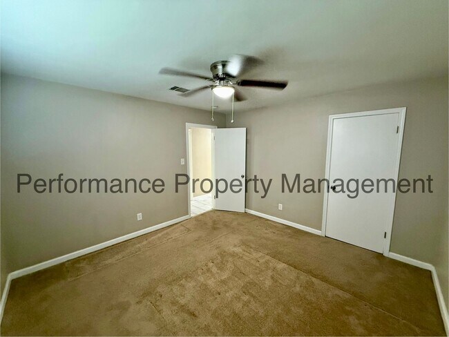 Building Photo - Charming 3 Bed/1 Bath Home w/ RBP & Securi...