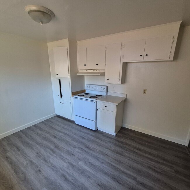Building Photo - 2301 Ramon Dr