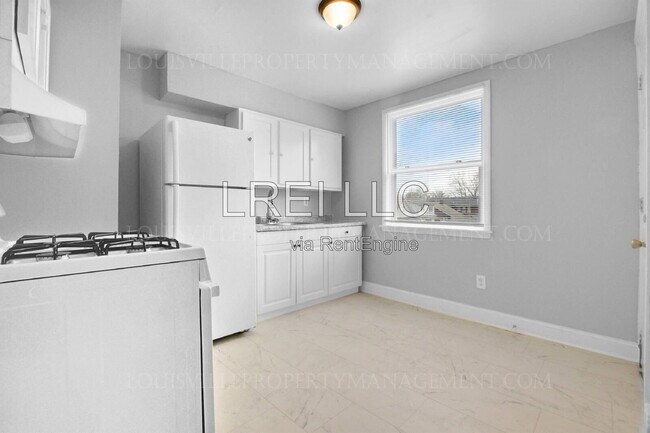 Building Photo - 4141 W Market St
