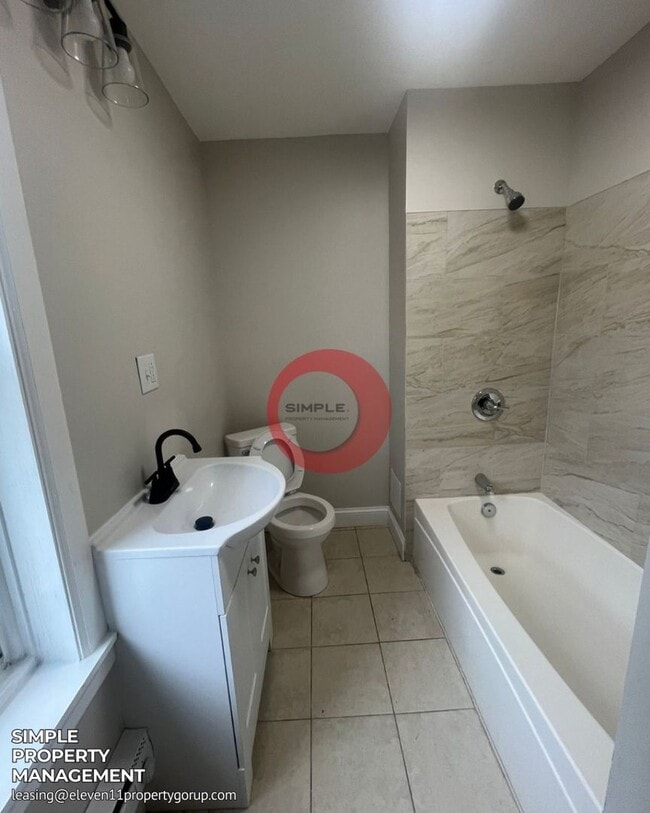 Building Photo - Massive 5 bedroom 1 bath house with fence in yard