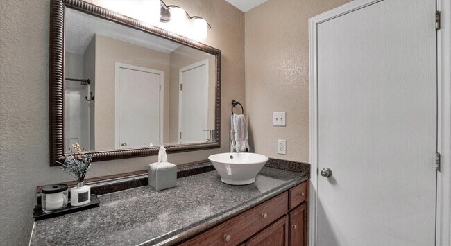 Building Photo - "Charming 3-Bedroom Oasis on Cherokee Blvd with 2 Full Baths – 1425 Sq Ft of Cozy Living in New B...