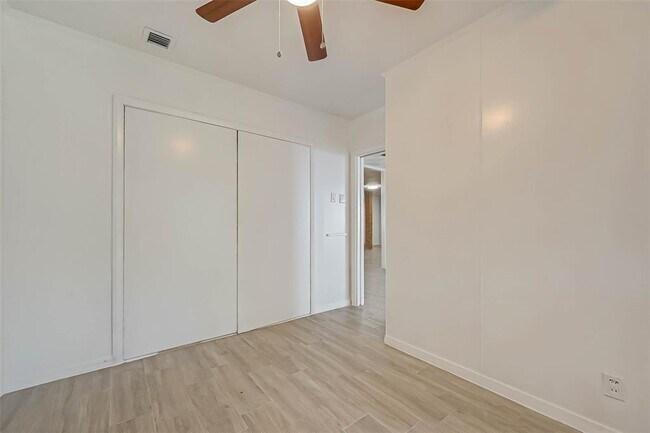 Building Photo - 2511 Maroneal St