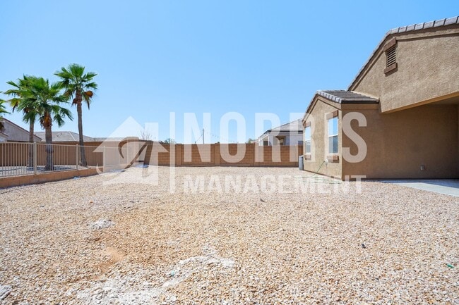 Building Photo - Low Maintenance Home Centrally Located