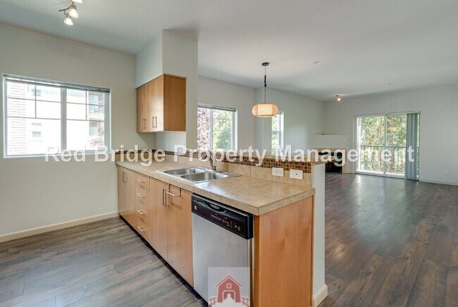 Building Photo - 10834 NE Holly St