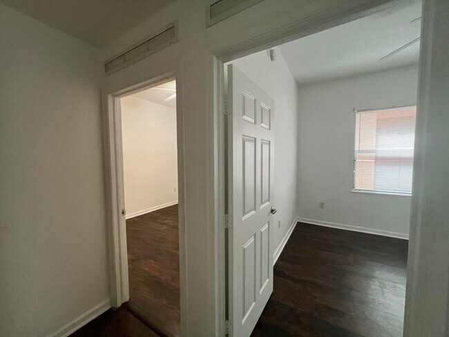Building Photo - 1610 Presidential Way