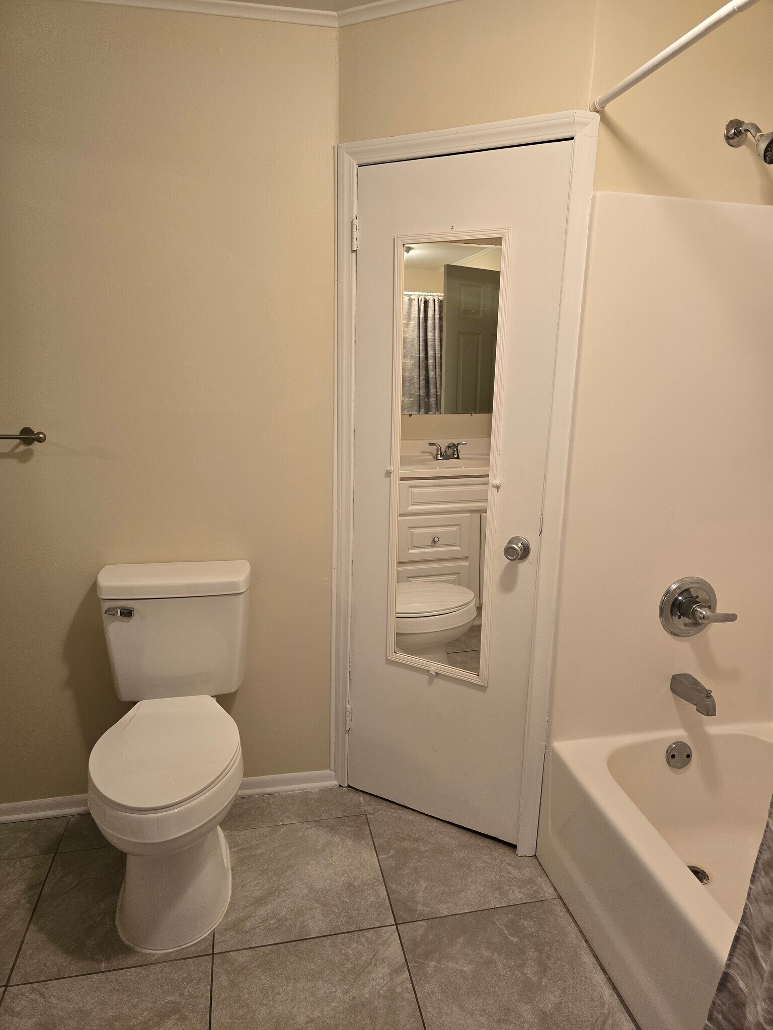 main bathroom - 4435 Clifford Rd
