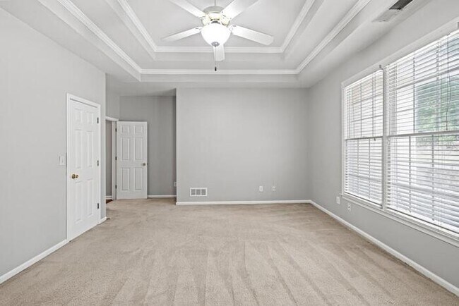 Building Photo - House 4 Beds 2 Baths