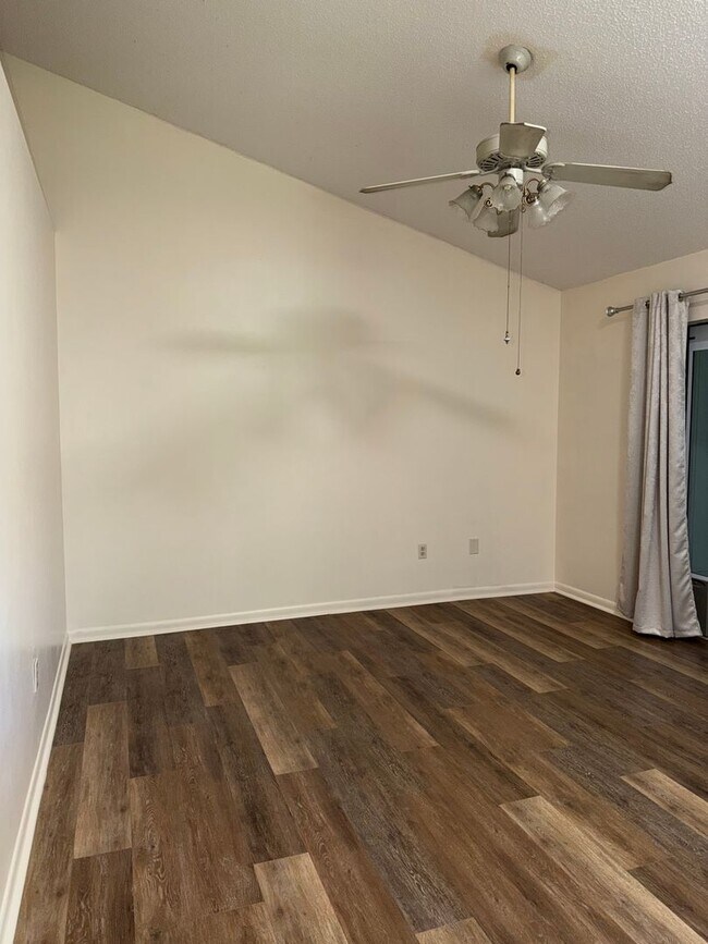 Building Photo - 250 Terrace Hill Blvd