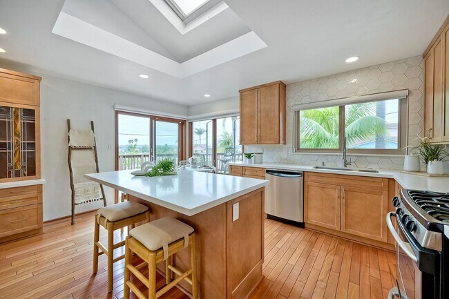 Building Photo - Charming 4-Bedroom Home in Bay Park — Move-In Special!!!