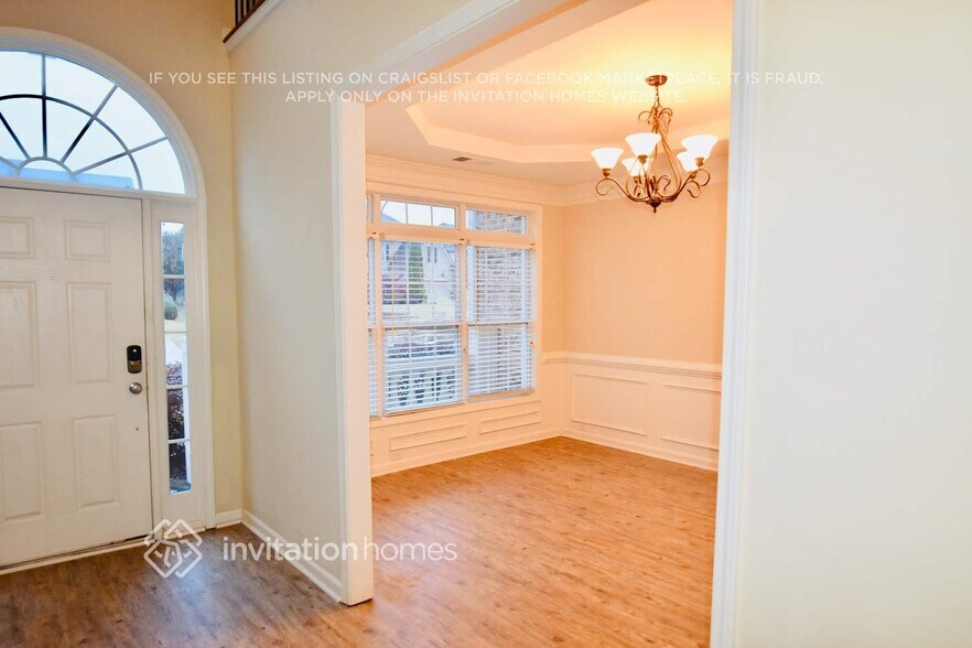 Building Photo - 2640 Wolf Lake Dr SW