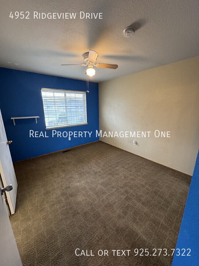 Building Photo - 4952 Ridgeview Dr