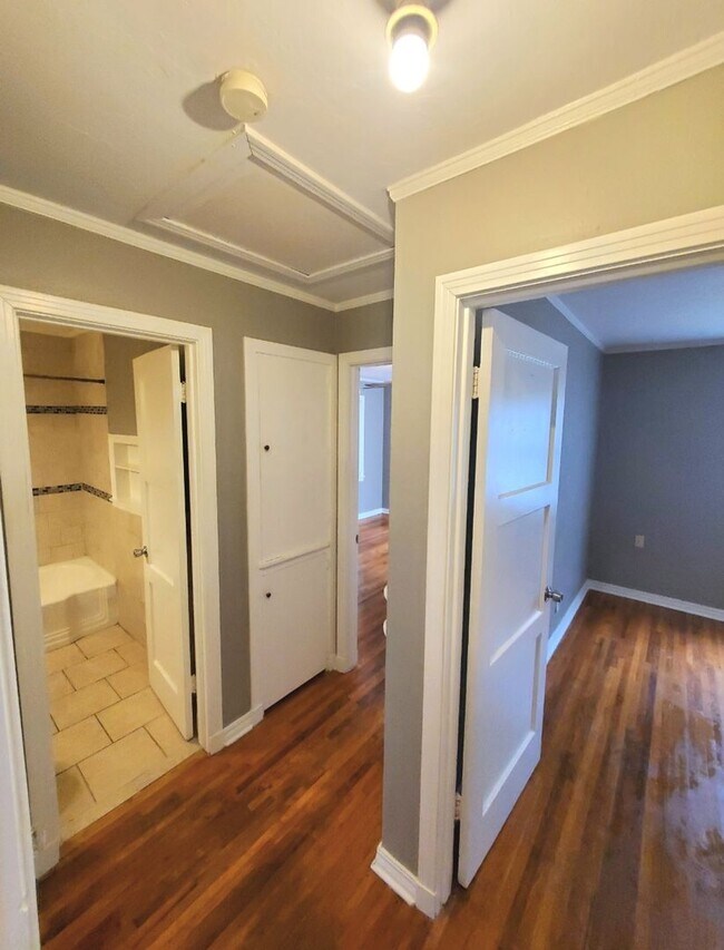 Building Photo - Cute 2 bed 1 bath near Tinker