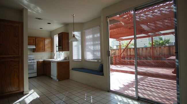 Building Photo - 1323 Chessington Dr