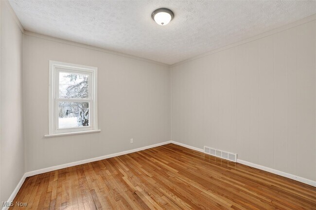 Building Photo - 4977 E 90th St