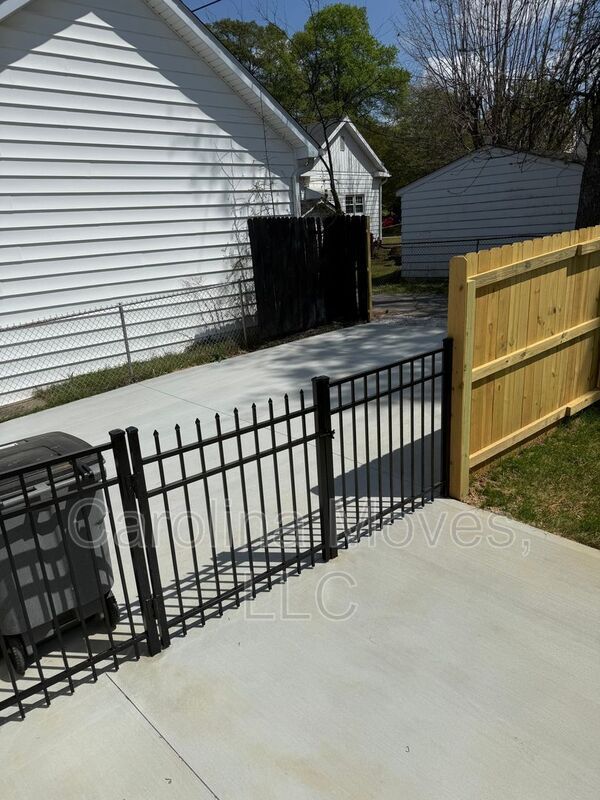 Building Photo - 50 Hutchins St