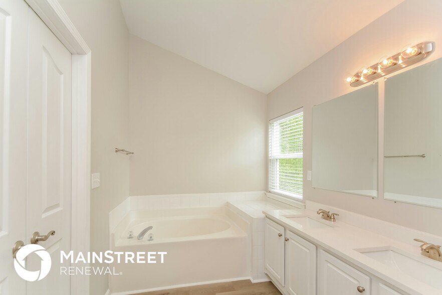 Building Photo - 1 Moonstone Ct