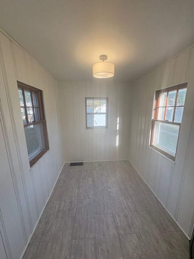 Building Photo - House for Rent - Spacious 4 bed home with ...