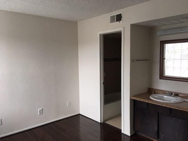 Building Photo - 4043 Country Club Dr W