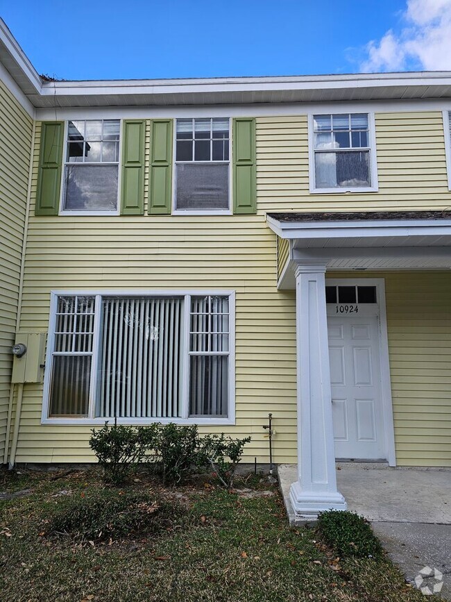 Building Photo - 2 bed/1.5 bath Townhouse in Lakeview Village