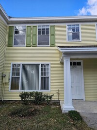 Building Photo - 2 bed/1.5 bath Townhouse in Lakeview Village